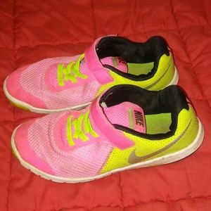 Girls Nike tennis shoes